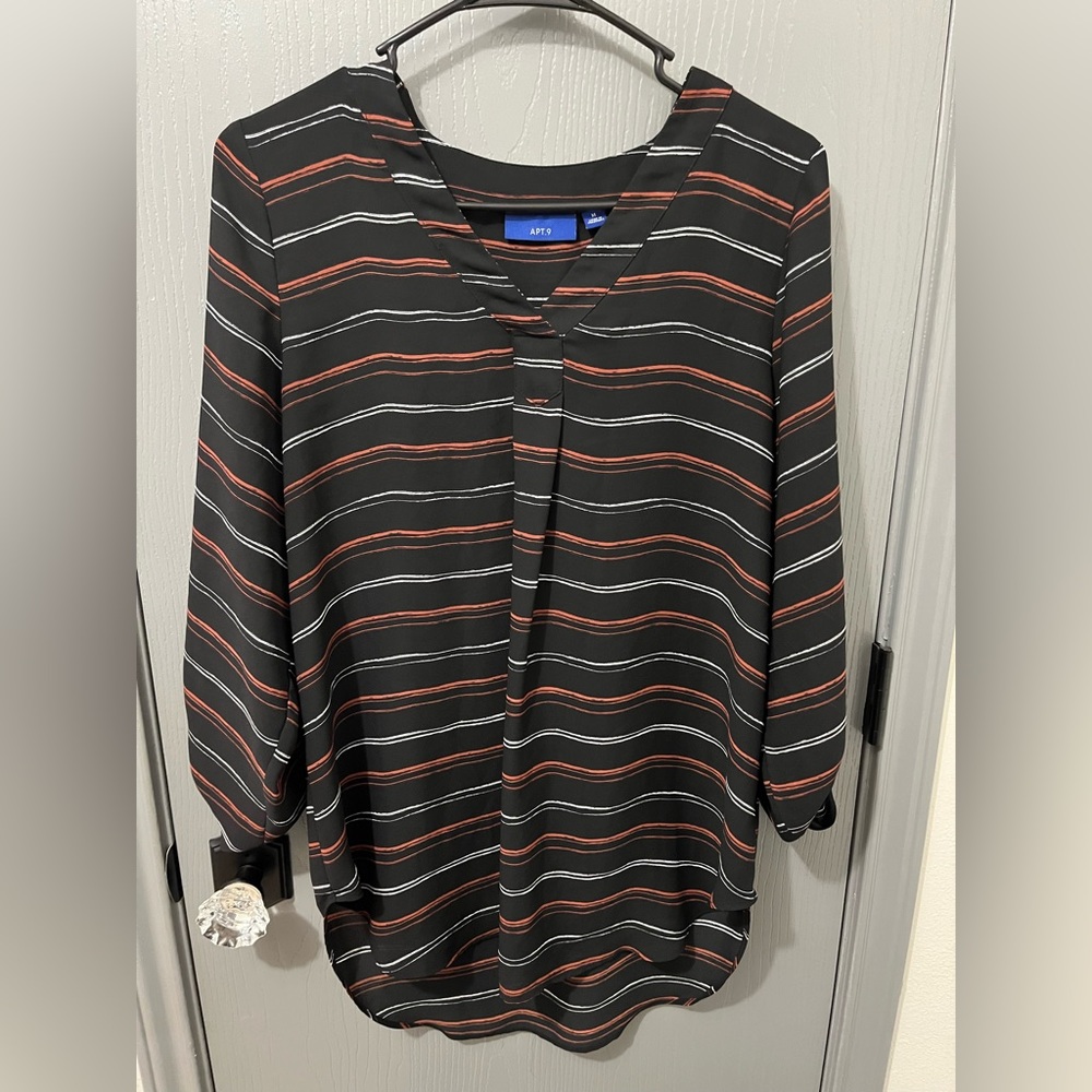 Women’s Apt 9 blouse